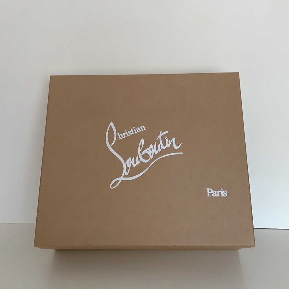 CHRISTIAN LOUBOUTIN shoe box w/silk paper